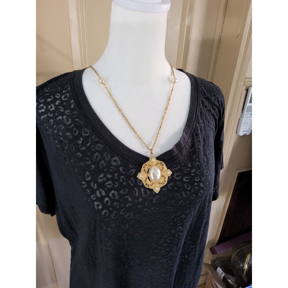 Womens Vintage Gold Tone Finish Faux Pearl Celtic Style Cross Pendant - Picture 6 of 8